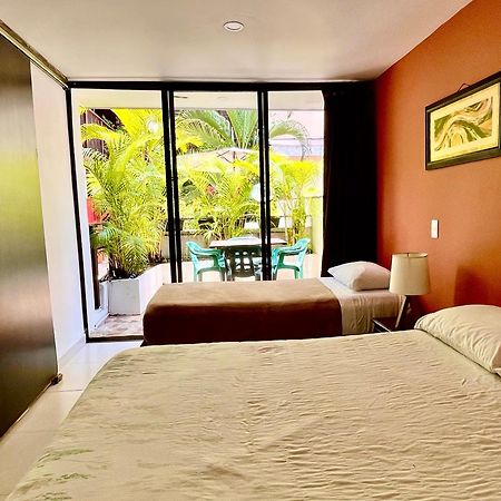 Casa Kiwi Hostel Меделин Екстериор снимка