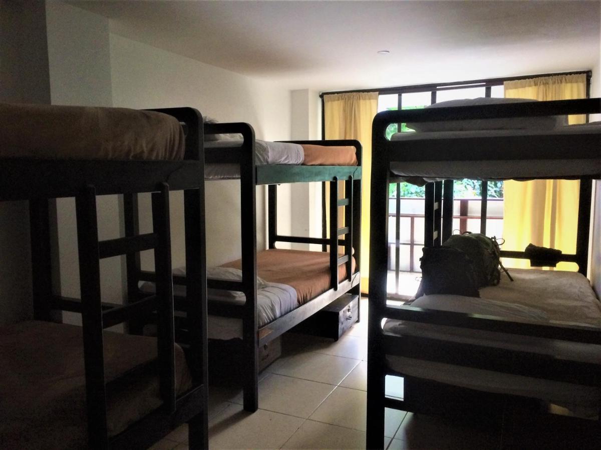 Casa Kiwi Hostel Меделин Екстериор снимка