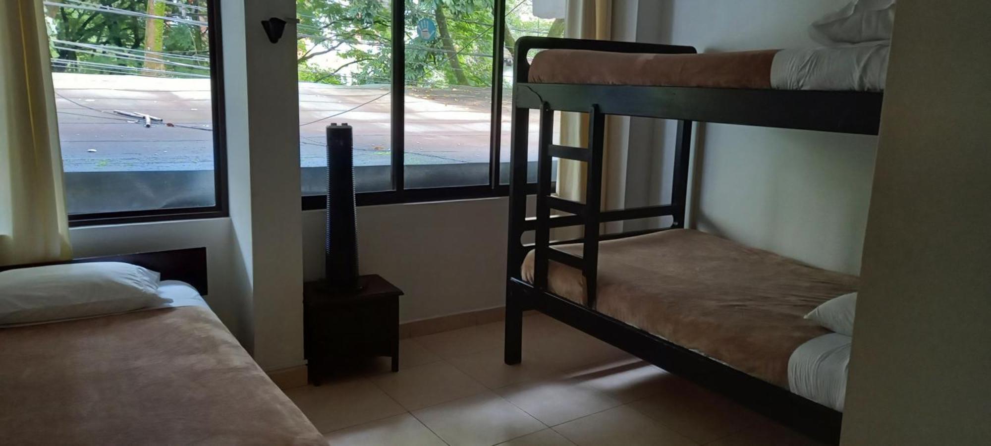 Casa Kiwi Hostel Меделин Стая снимка