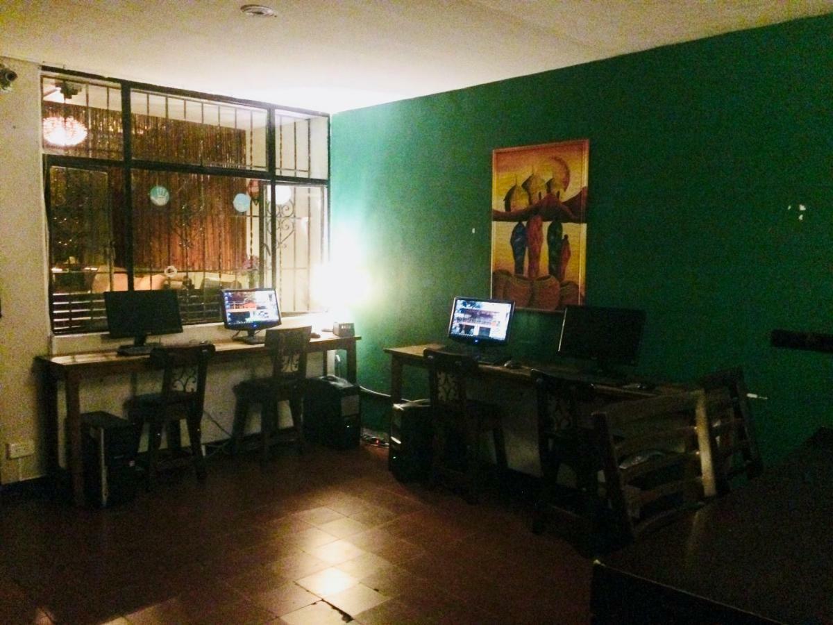 Casa Kiwi Hostel Меделин Екстериор снимка