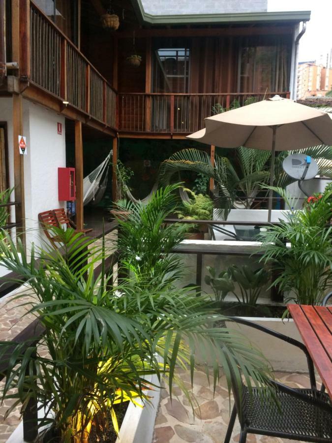 Casa Kiwi Hostel Меделин Екстериор снимка